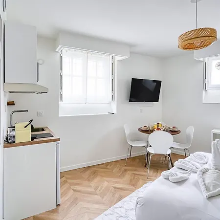 Quiet Air-conditioned - Close To Batignolles 아파트