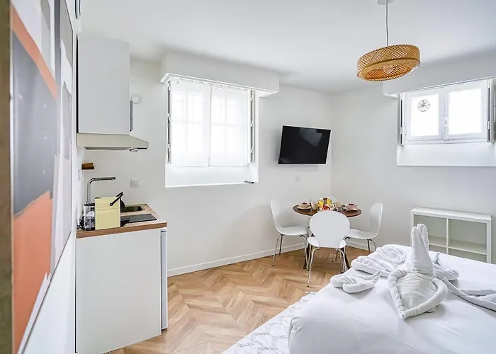 Quiet Air-conditioned - Close To Batignolles Apartment